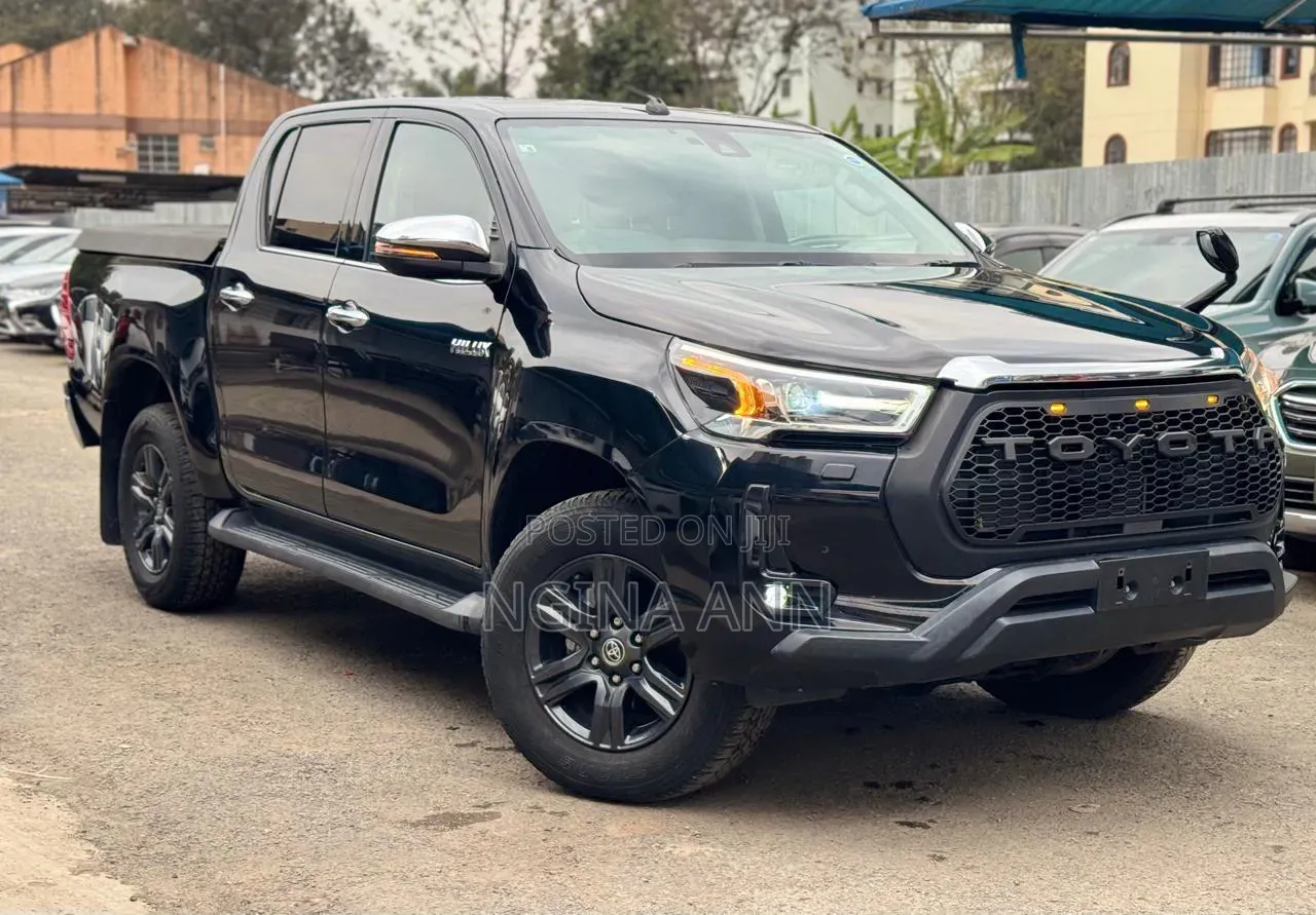 Toyota Hilux 2021 Black