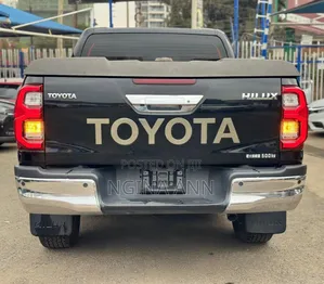 Toyota Hilux 2021 Black