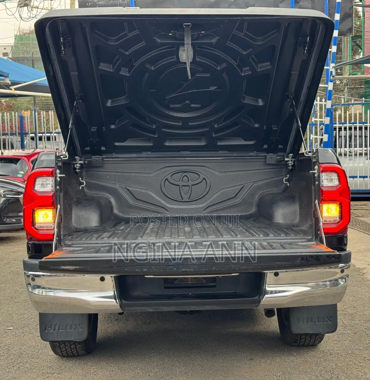 Toyota Hilux 2021 Black