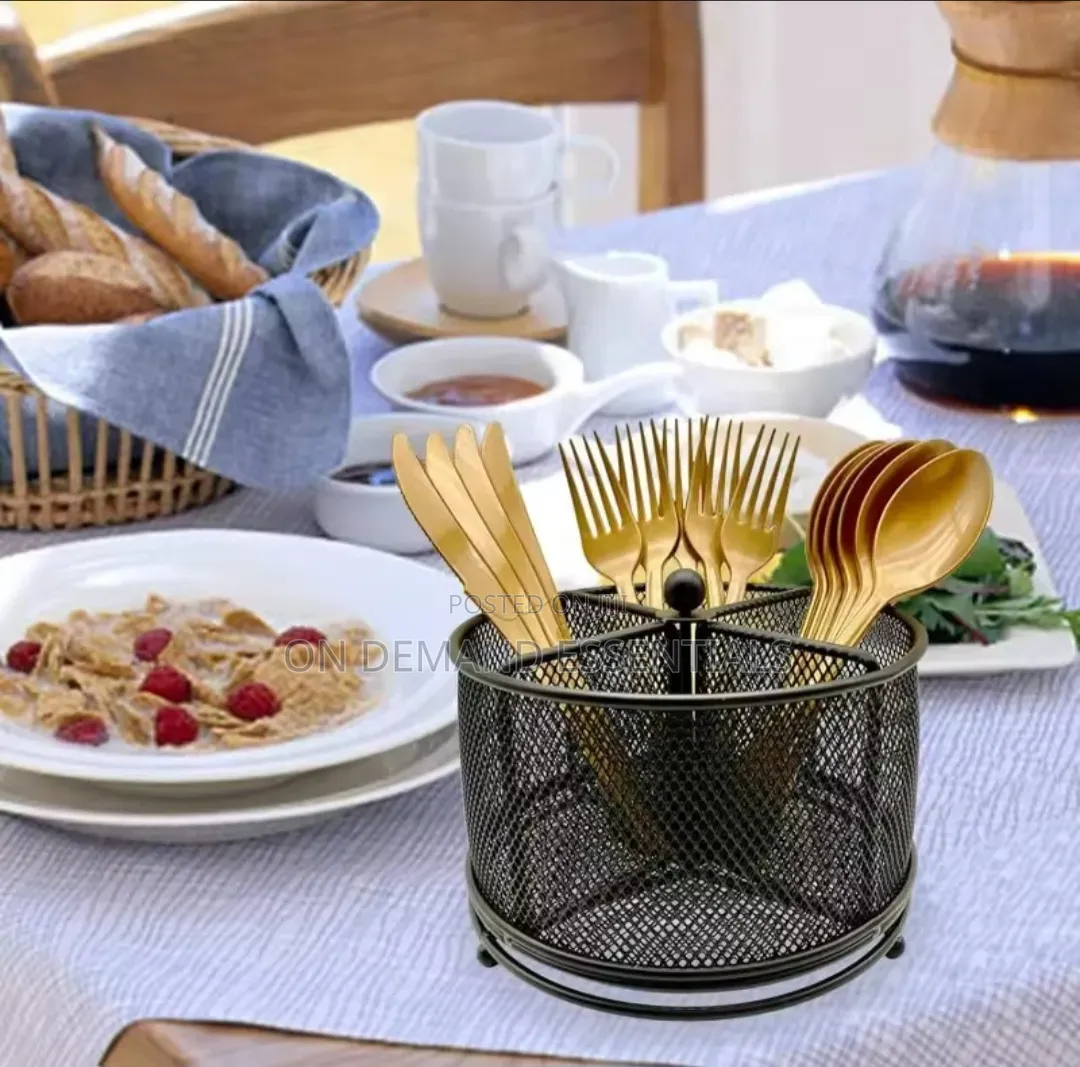 Mesh Partitioned Rotating Cutlery Holder