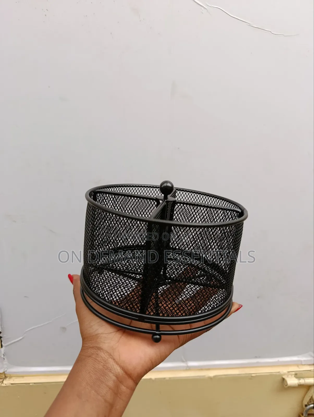 Mesh Partitioned Rotating Cutlery Holder