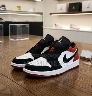The AJ1 Low 'Black Toe' Size 36-45