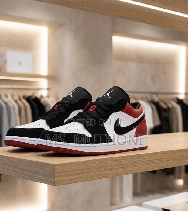 The AJ1 Low 'Black Toe' Size 36-45 - thumbnail 2