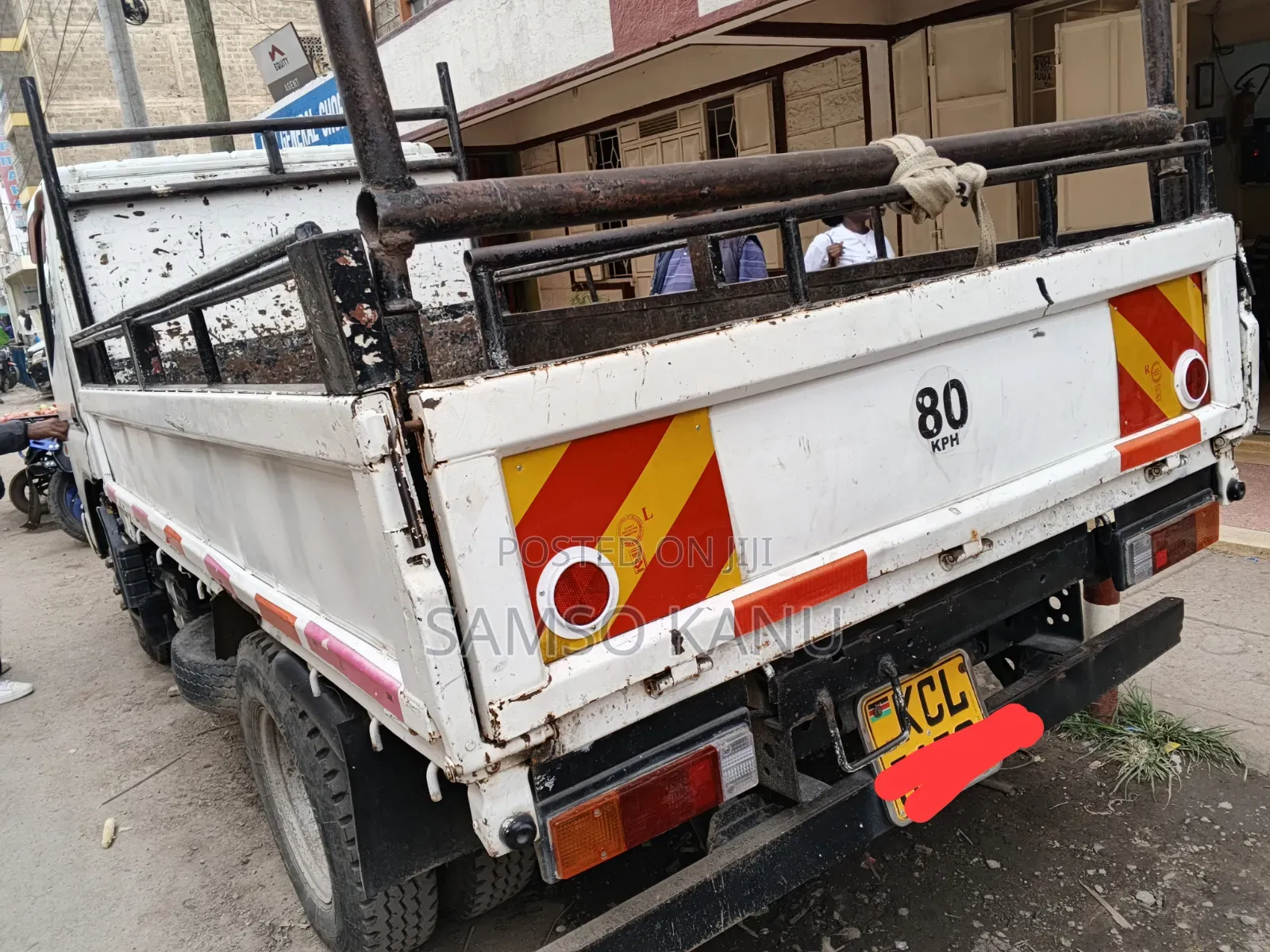 Mitsubishi Fuso 2010 White