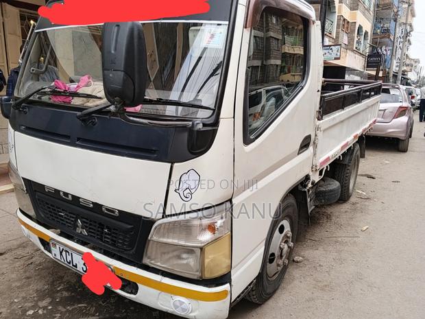 Mitsubishi Fuso 2010 White