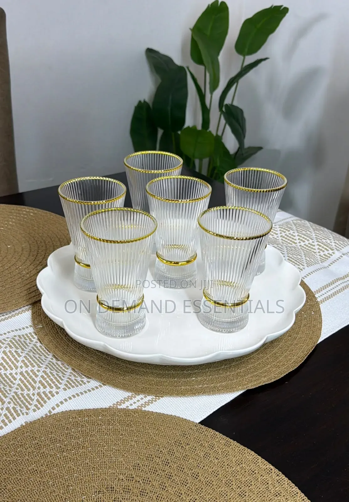 Ribbed Juice Glasses With a Gold Ring
6pc