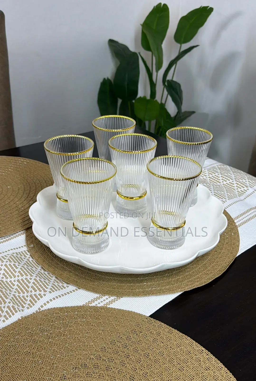 Ribbed Juice Glasses With a Gold Ring
6pc