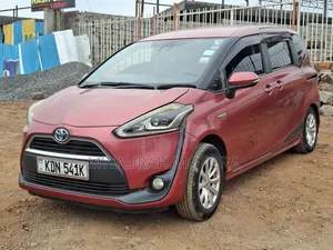 Toyota Sienta 2015 Red