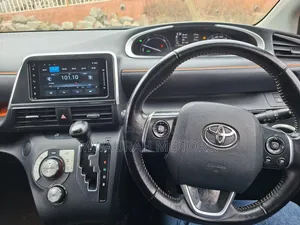 Toyota Sienta 2015 Red