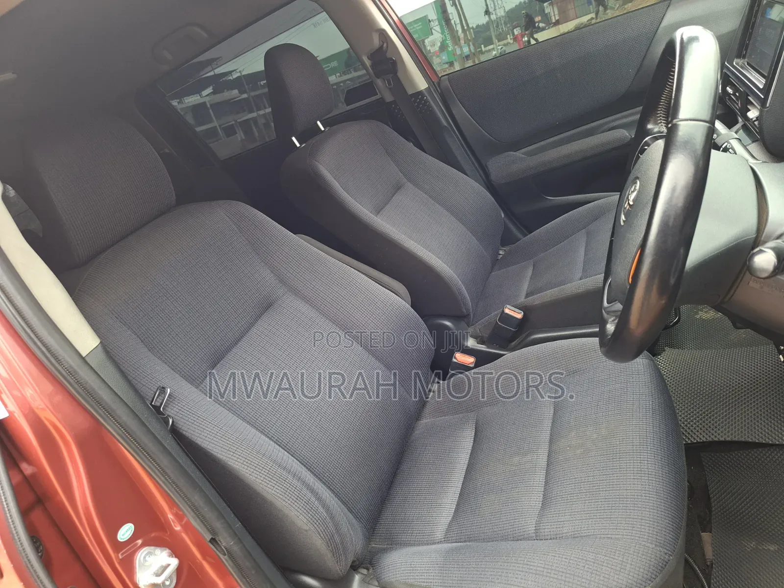 Toyota Sienta 2015 Red