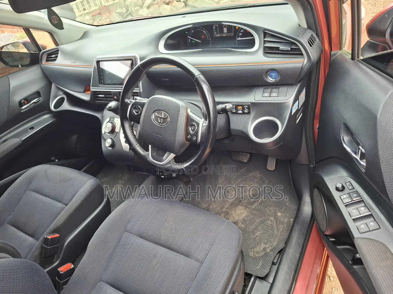Toyota Sienta 2015 Red