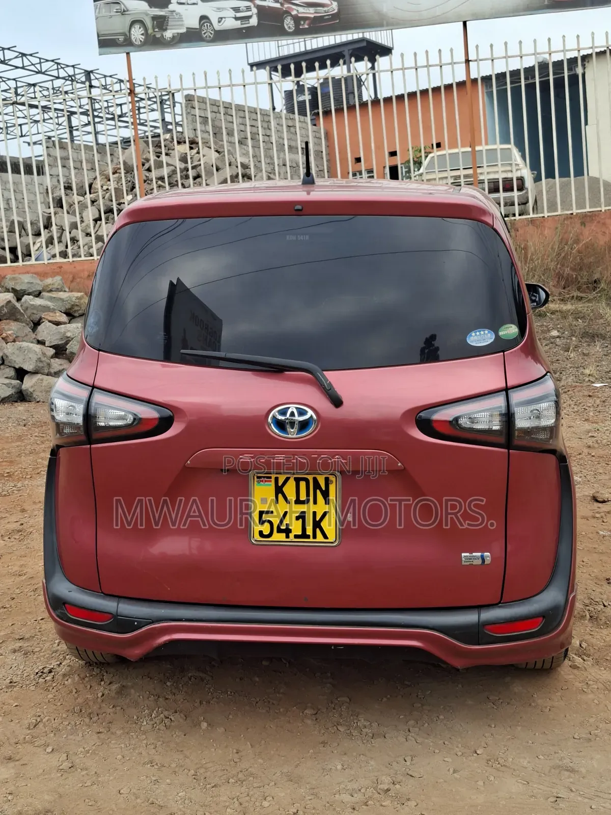 Toyota Sienta 2015 Red