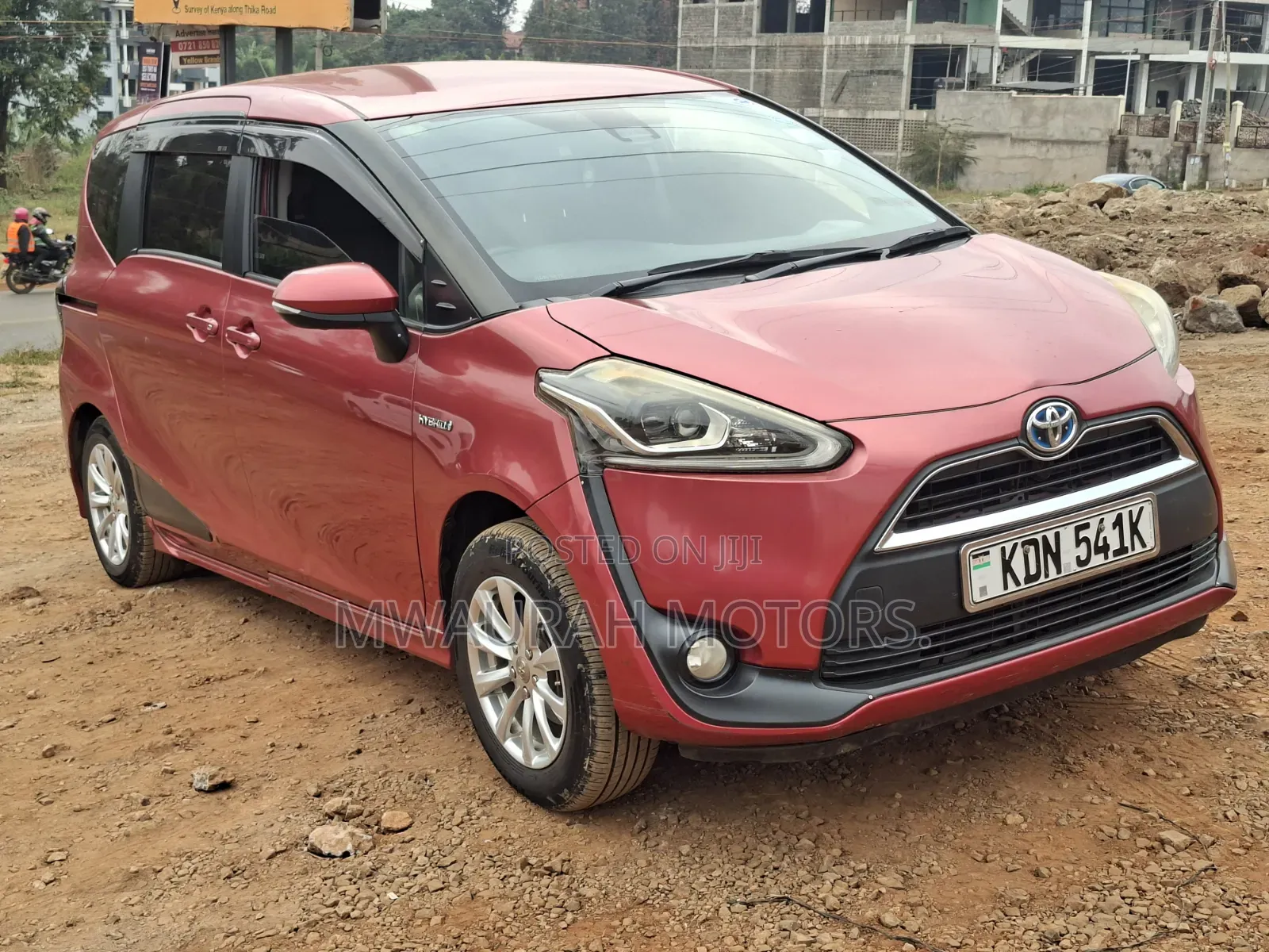 Toyota Sienta 2015 Red