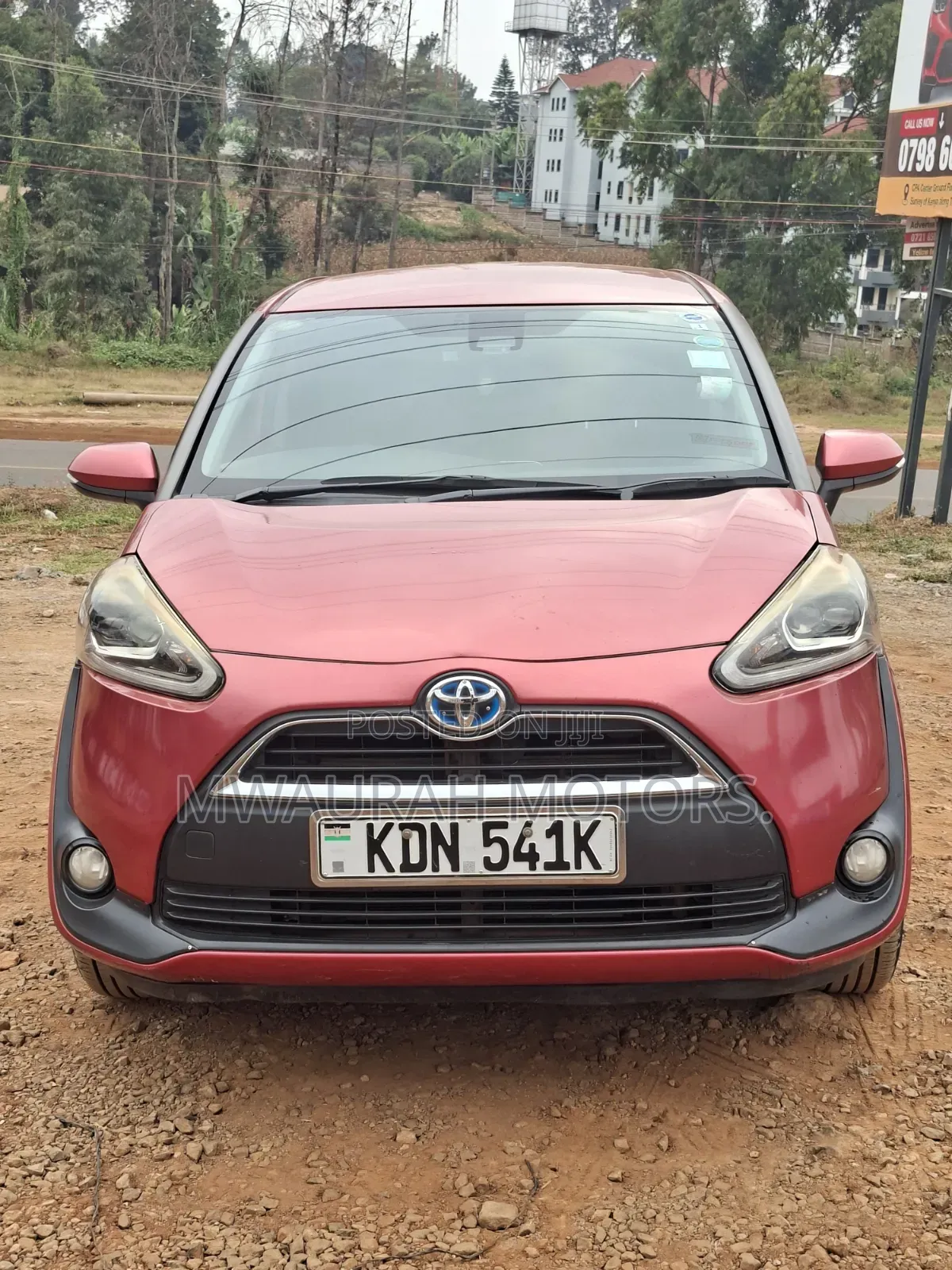 Toyota Sienta 2015 Red