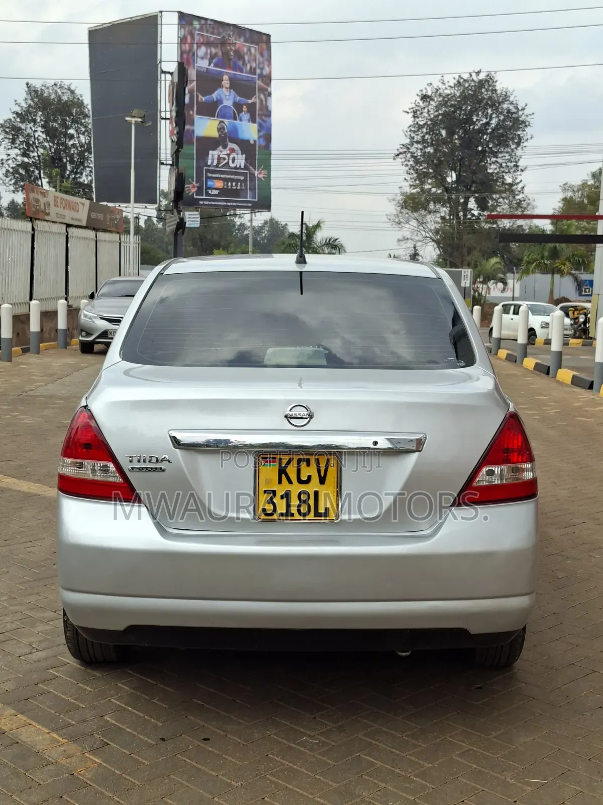Nissan Latio 1.2 2012 Silver
