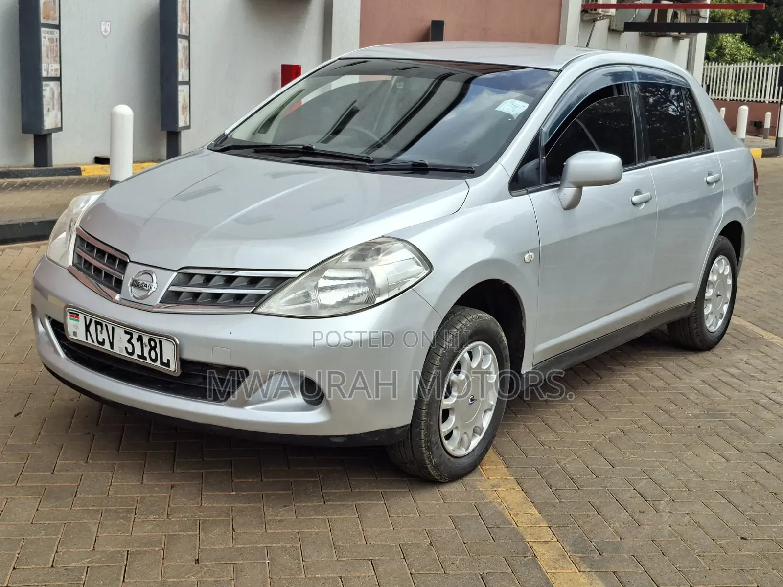 Nissan Latio 1.2 2012 Silver