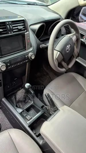 Toyota Land Cruiser 2010 White