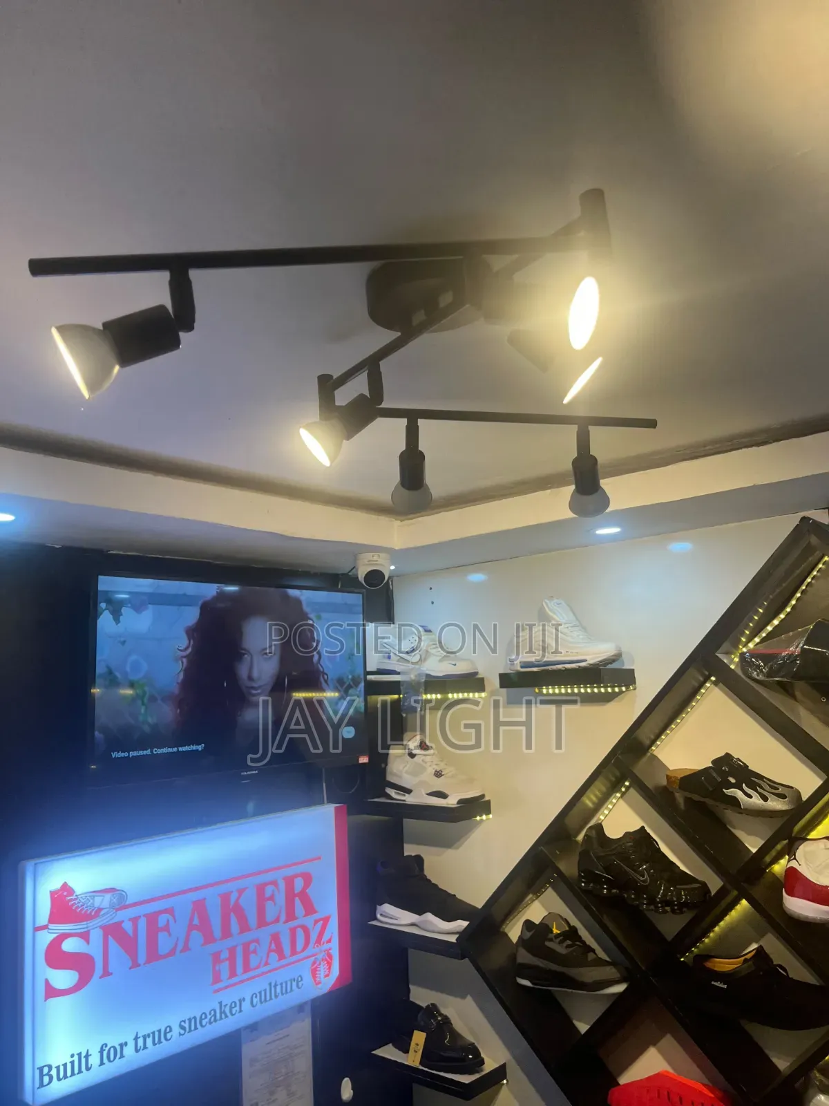 Modern Exclusive 6 Head LED Ceiling Light Foldable