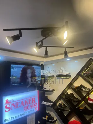 Modern Exclusive 6 Head LED Ceiling Light Foldable
