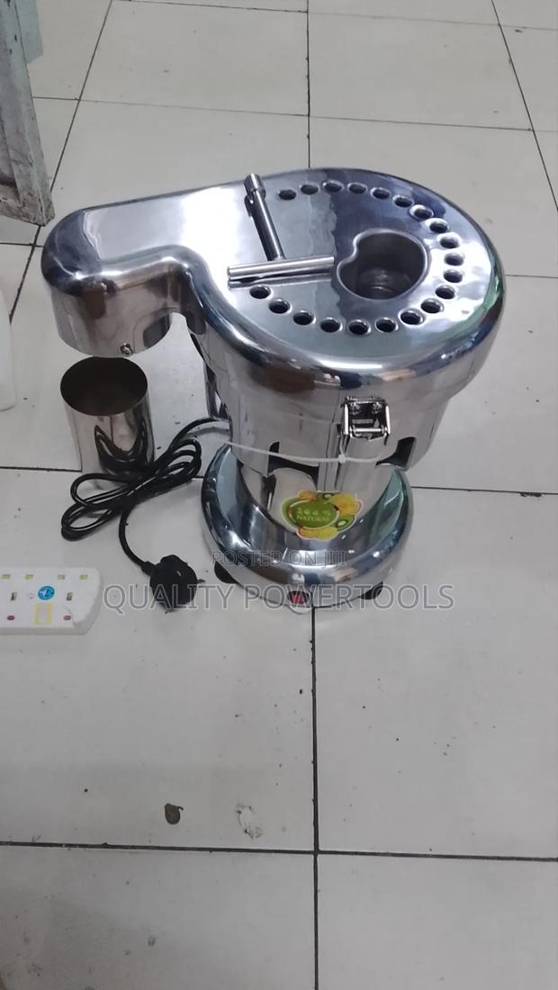A -3000 Juice Extractor