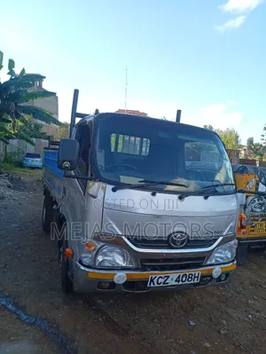 Toyota Dyna 2013 White