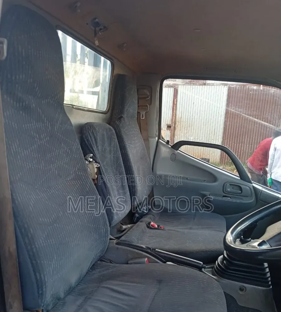 Toyota Dyna 2013 White