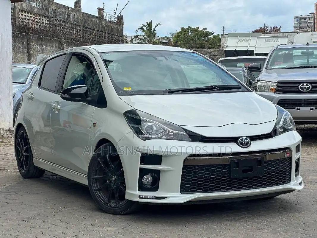 Toyota Vitz 1.5 FWD 5dr 2019 Pearl