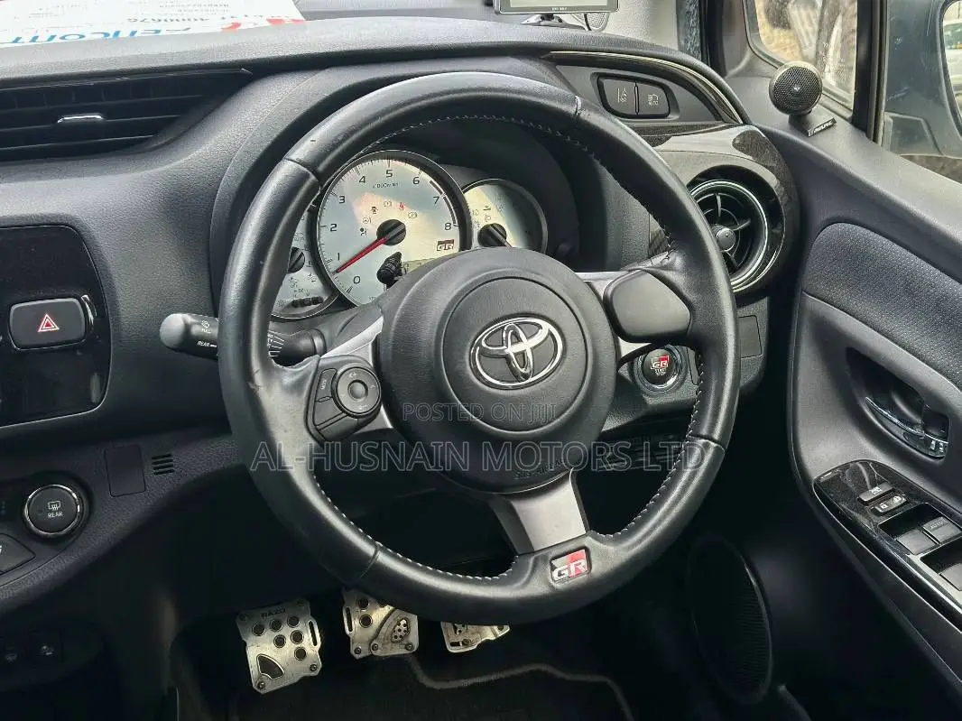 Toyota Vitz 1.5 FWD 5dr 2019 Pearl
