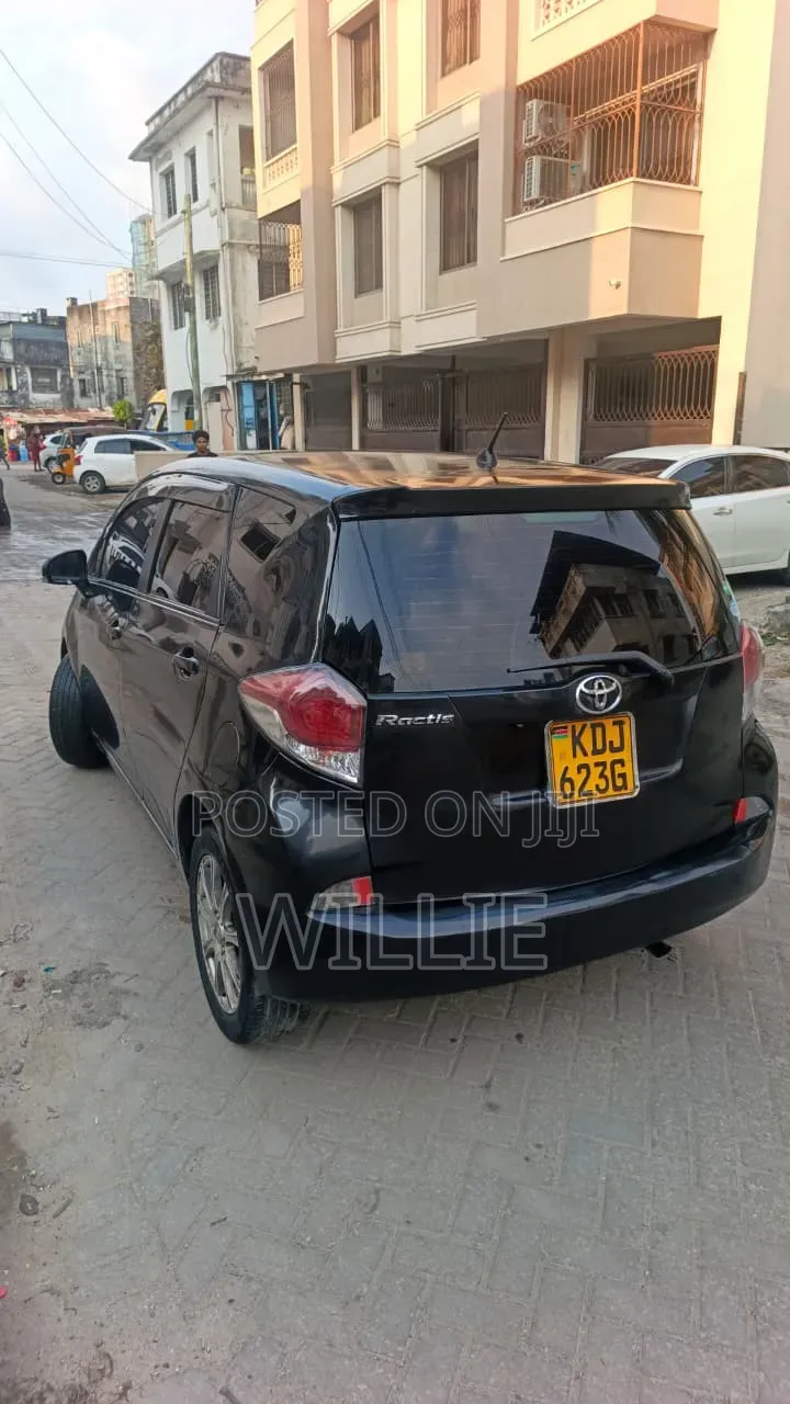 Toyota Ractis 2015 Black