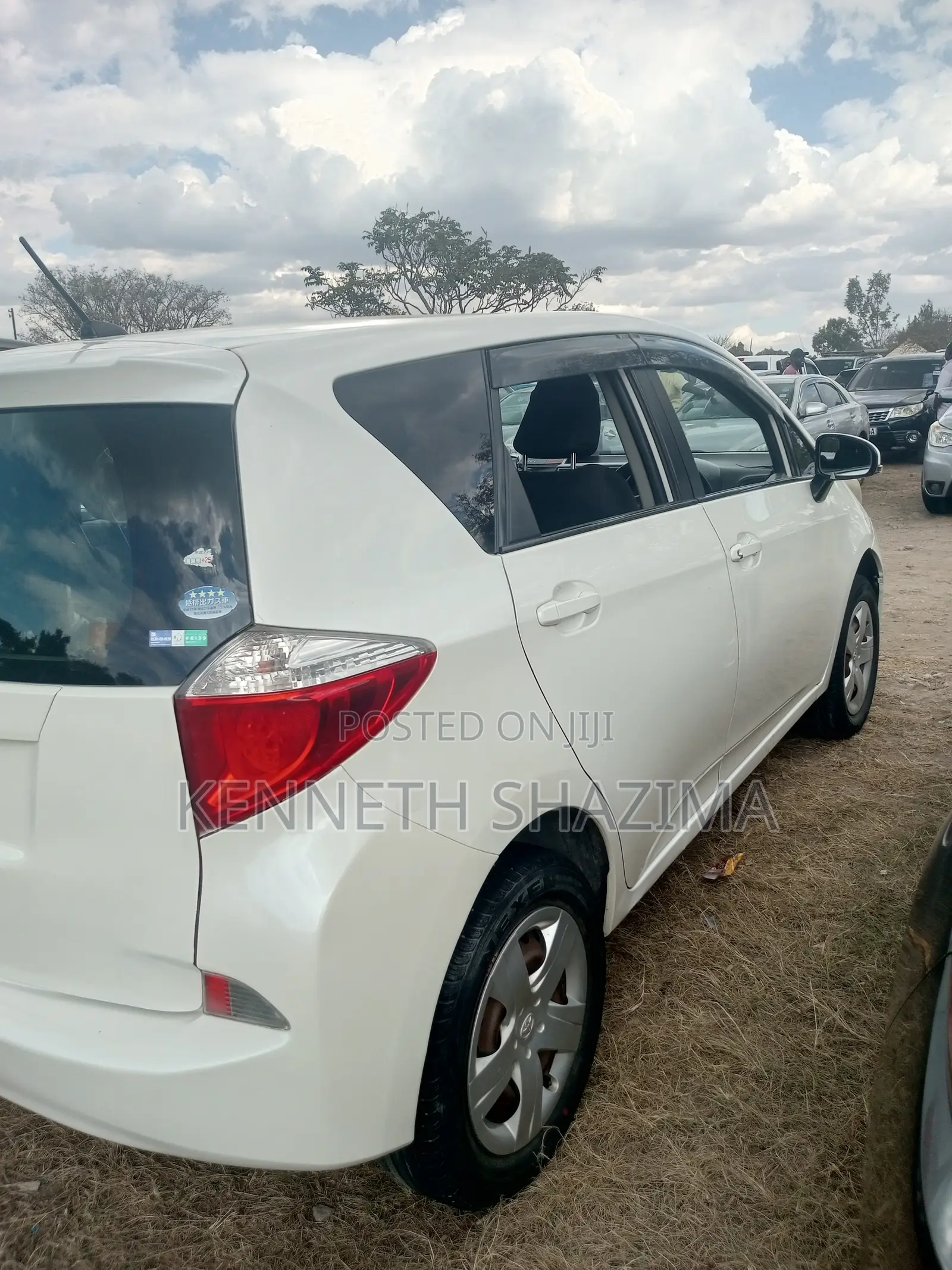 Toyota Ractis 1.3 FWD 2013 White