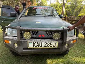 Mitsubishi L200 2004 Green