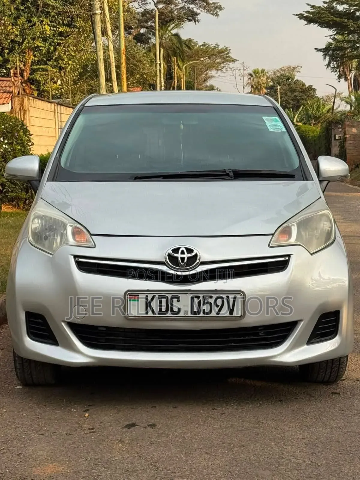 Toyota Ractis 2017 Silver