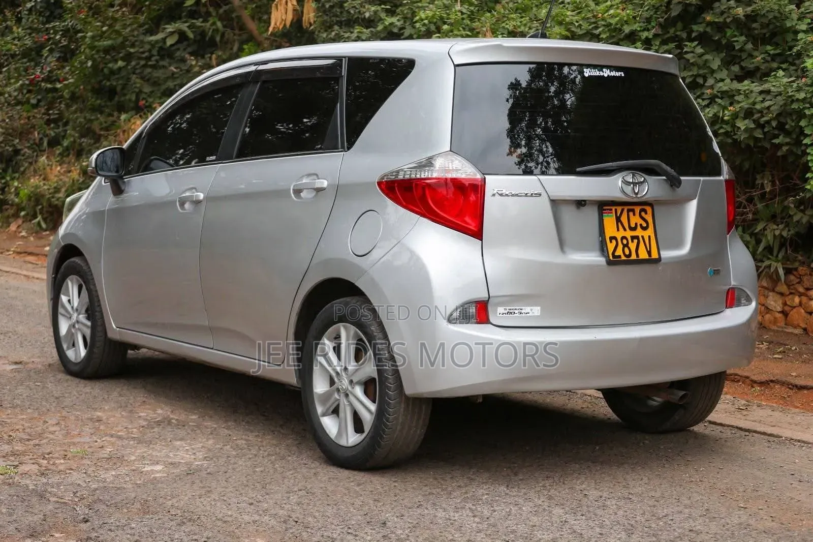 Toyota Ractis 2017 Silver