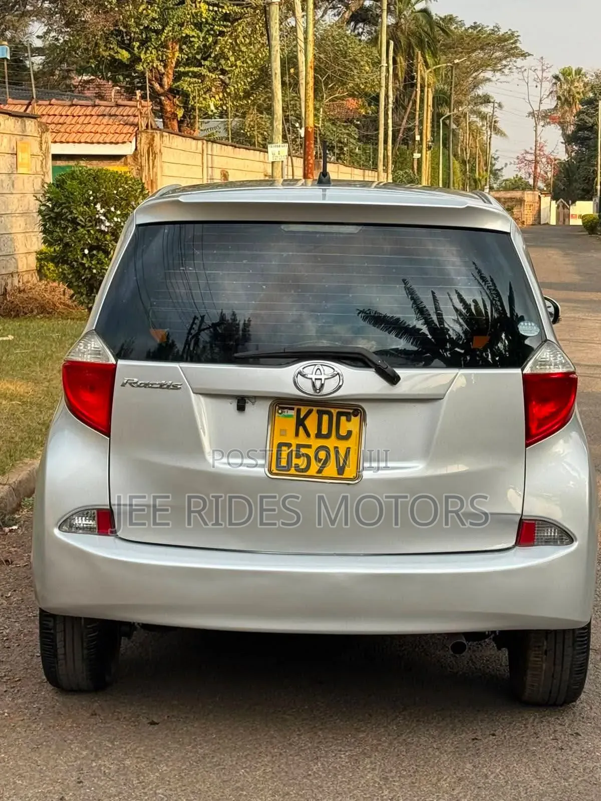 Toyota Ractis 2017 Silver