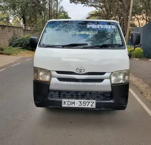 Toyota HiAce 2015 White