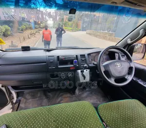 Toyota HiAce 2015 White