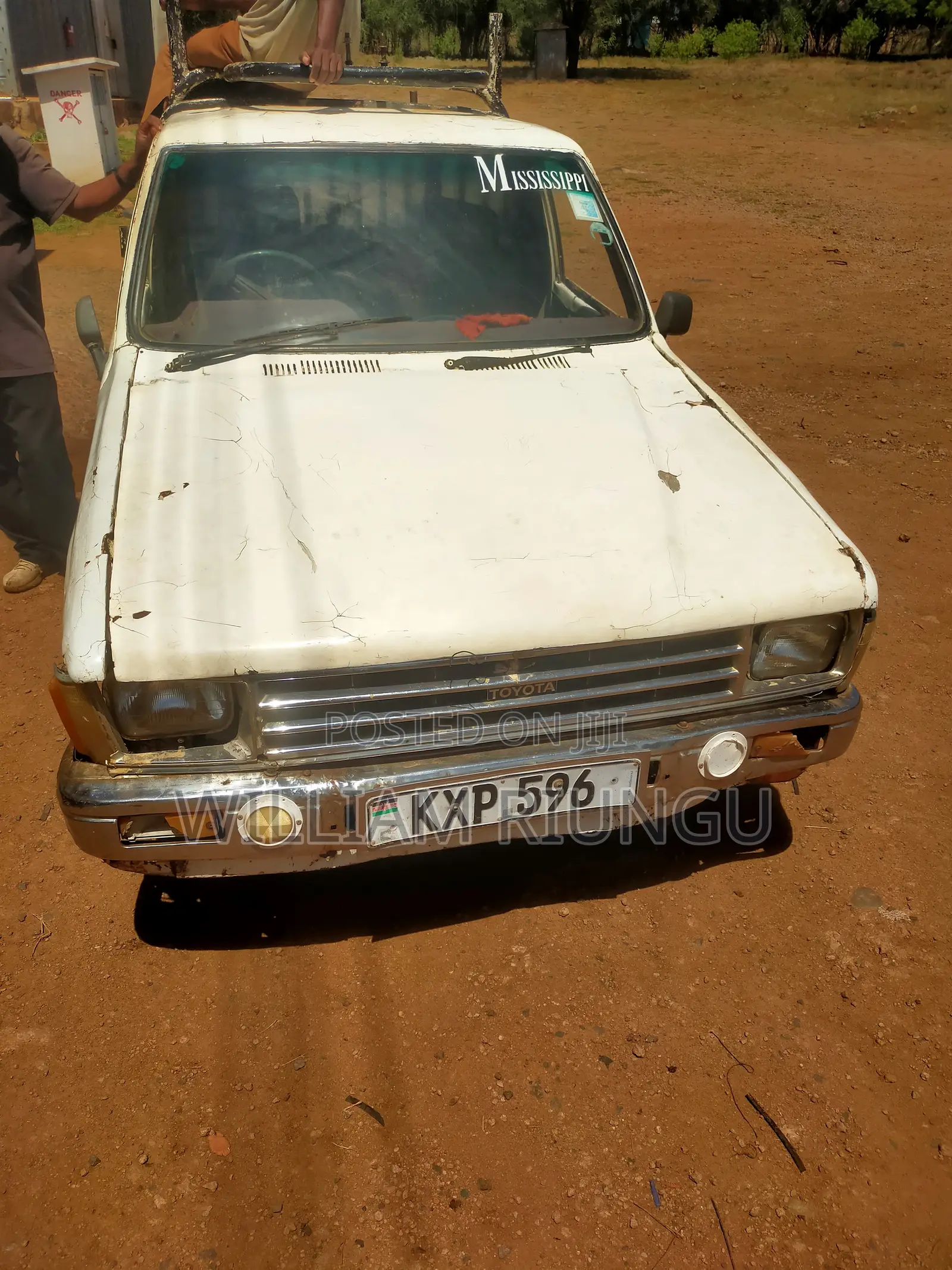 Toyota Hilux 2200 4x4 1986 White