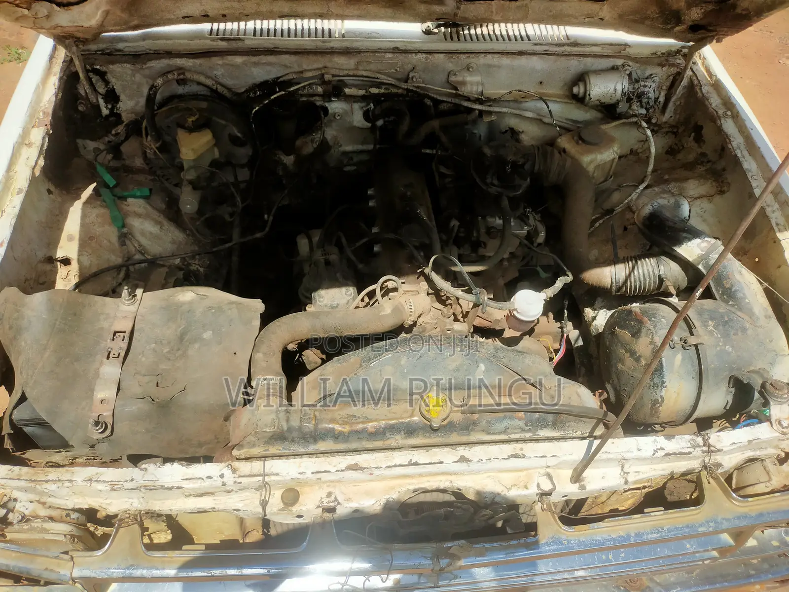 Toyota Hilux 2200 4x4 1986 White