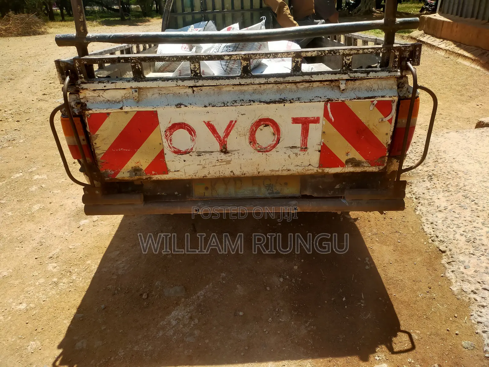 Toyota Hilux 2200 4x4 1986 White