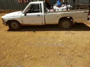 Toyota Hilux 2200 4x4 1986 White