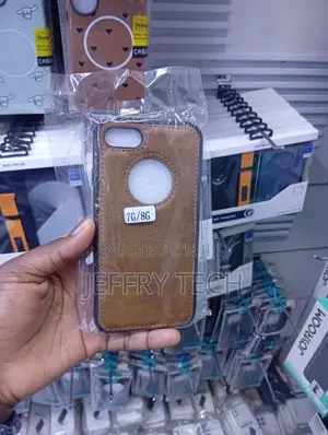 Brown Leather Phone Cover With an Apple Logo for the iPhone 7 Plus
