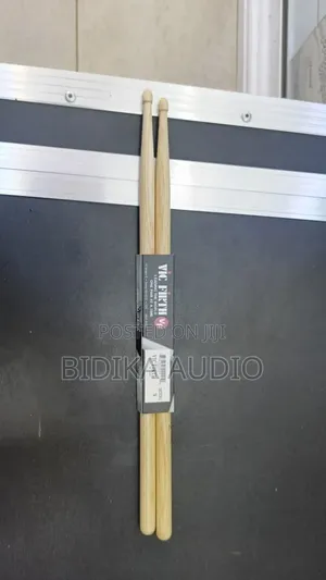 Vic Firth American Classic Hickory Drumsticks