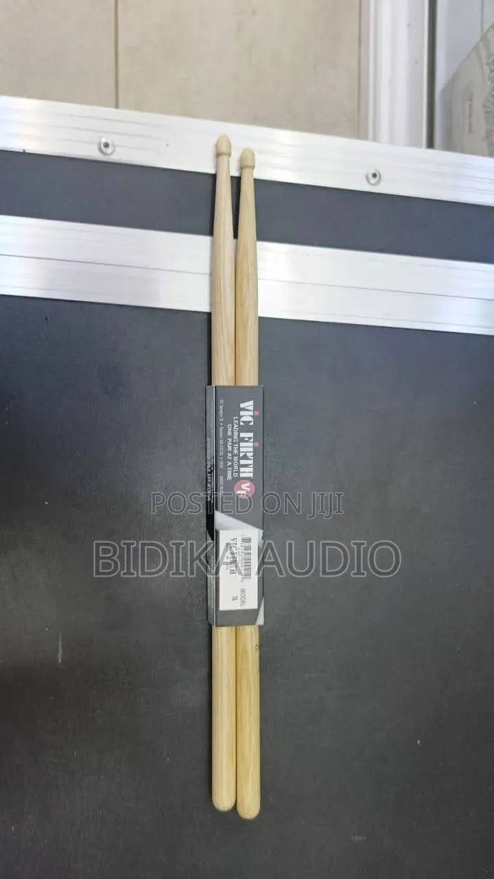 Vic Firth American Classic Hickory Drumsticks