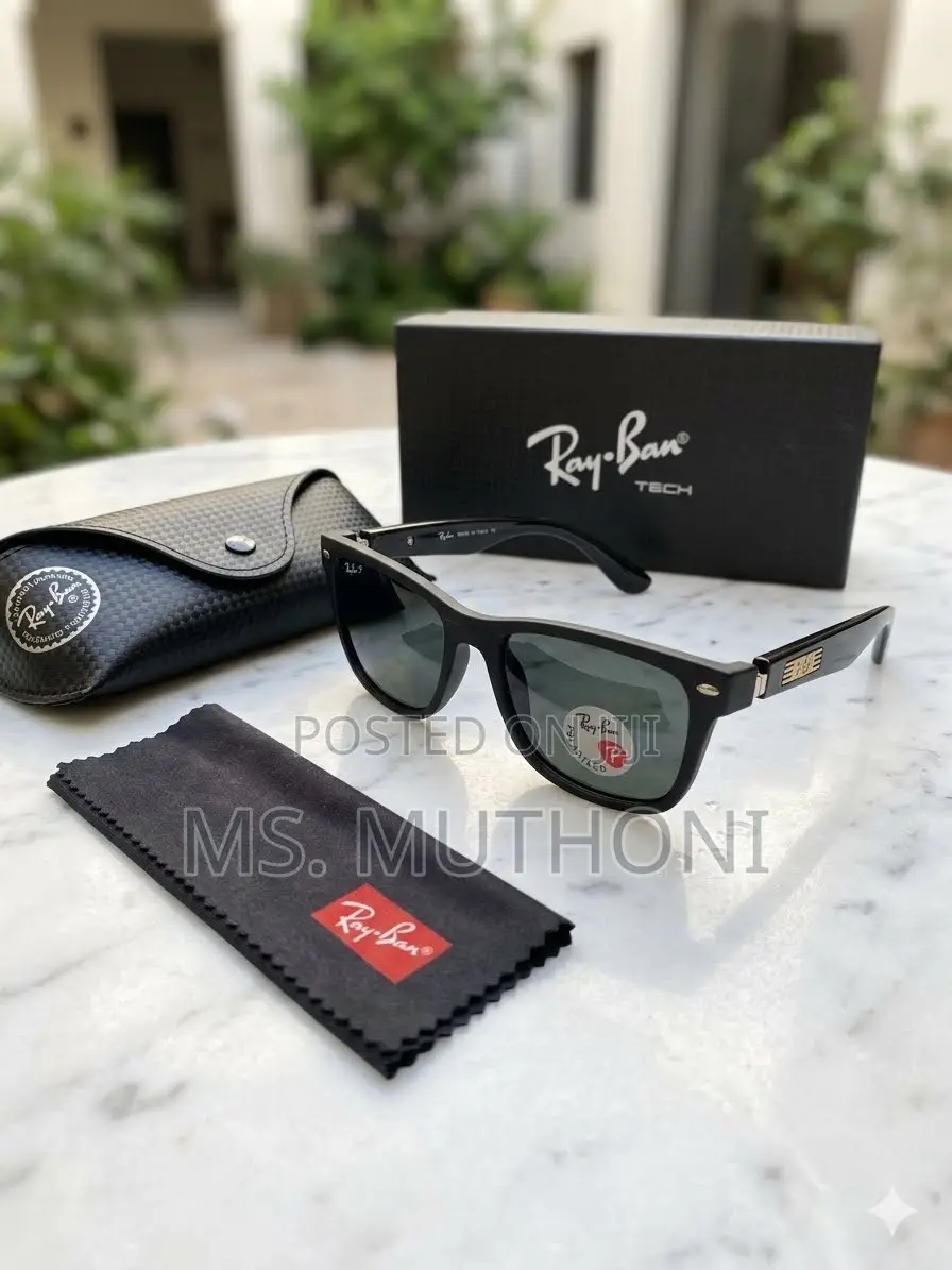  Ray-Ban Wayfarer Polarized Sunglasses