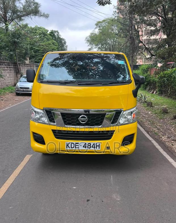 Nissan Caravan (Urvan) 2013 Yellow