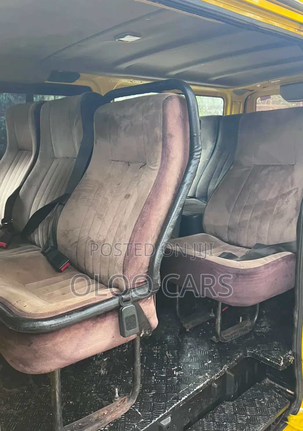 Nissan Caravan (Urvan) 2013 Yellow