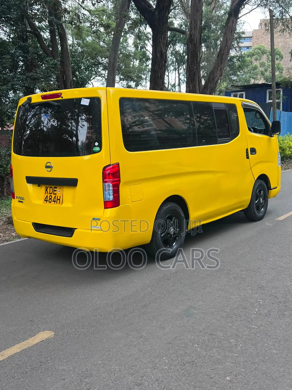 Nissan Caravan (Urvan) 2013 Yellow