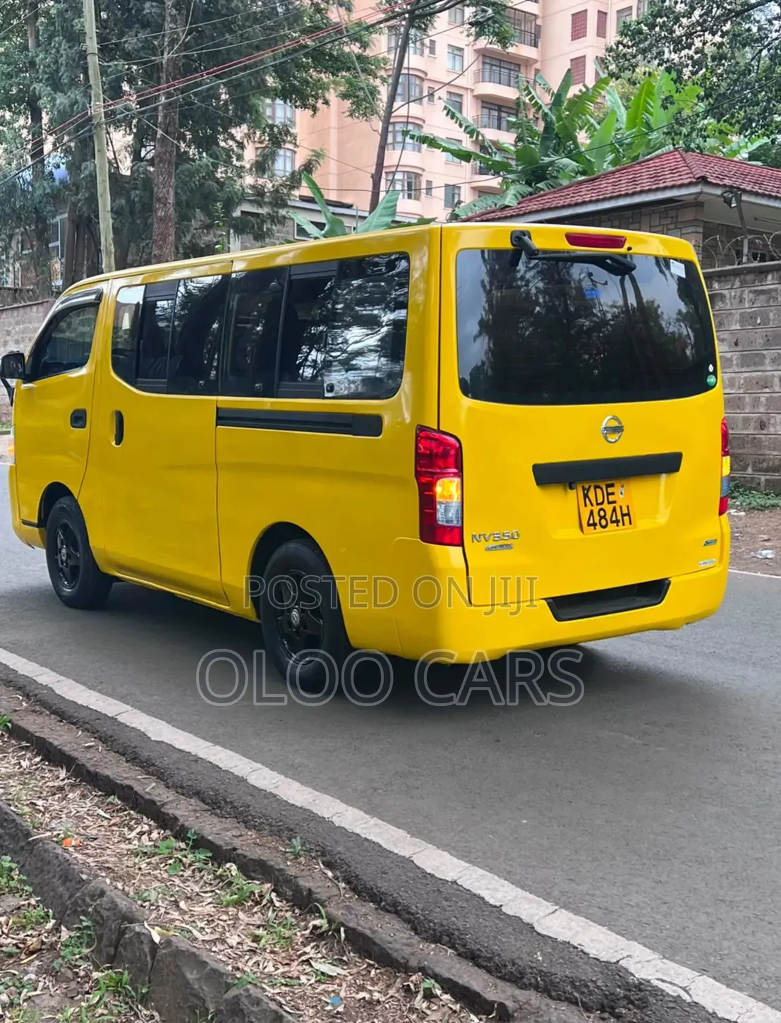 Nissan Caravan (Urvan) 2013 Yellow