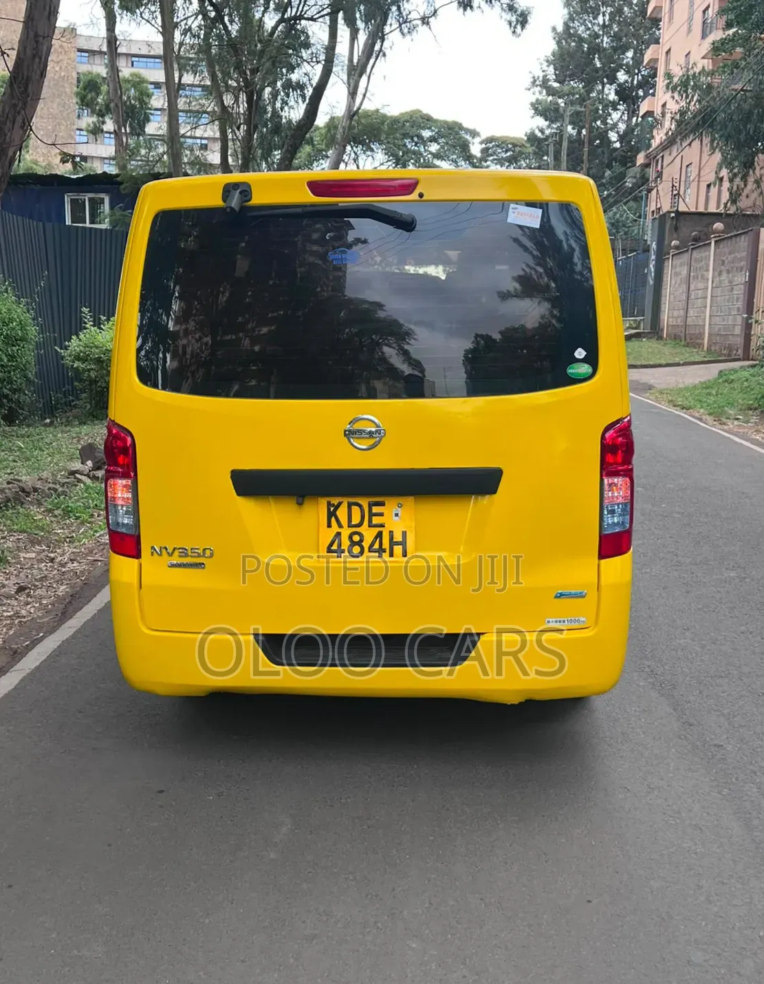 Nissan Caravan (Urvan) 2013 Yellow