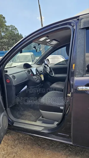 Toyota Sienta 2012 Purple